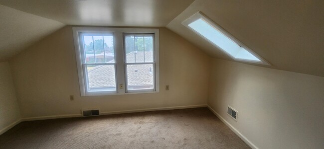 Building Photo - 405 S 12th Ave