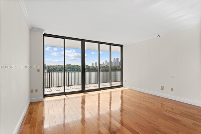 Building Photo - 1000 Venetian Way