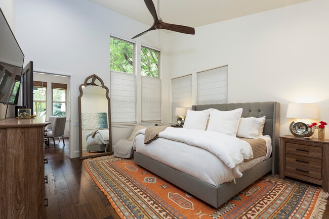 Building Photo - 405 Meadow Ct