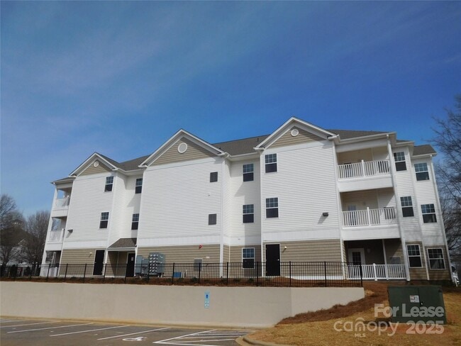 Building Photo - 17905 Delmas Dr