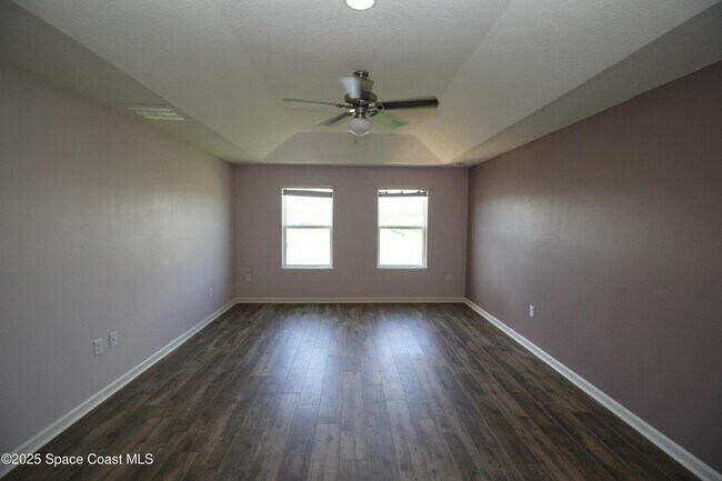 Building Photo - 824 Musgrass Cir