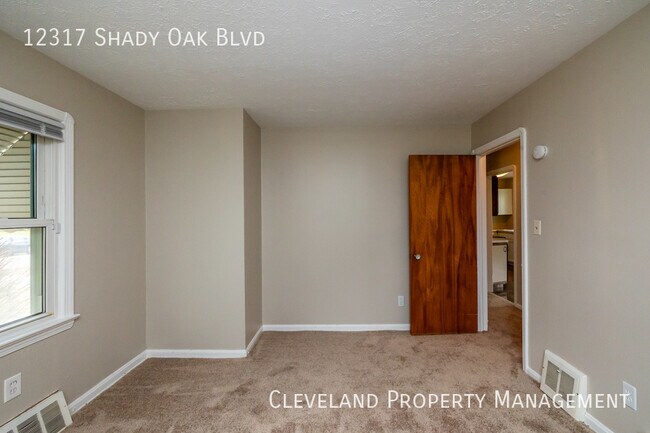 Building Photo - Updated Garfield Hts Bungalow