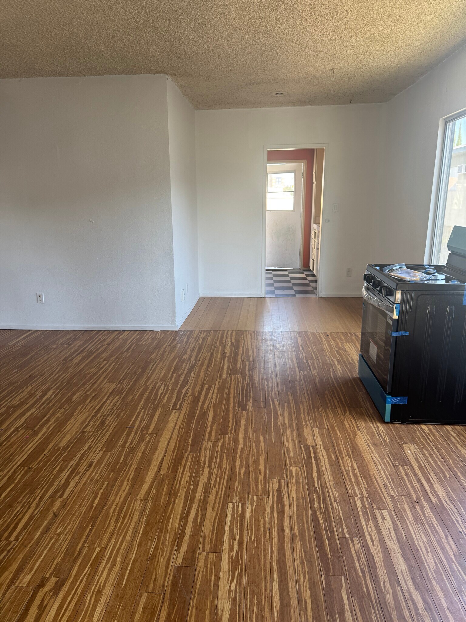 Building Photo - 6819 Variel Ave