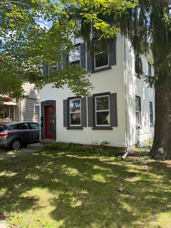 Building Photo - 431 3rd St
