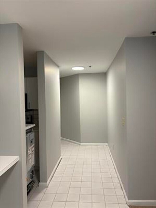 Building Photo - 120 Coliseum Ave
