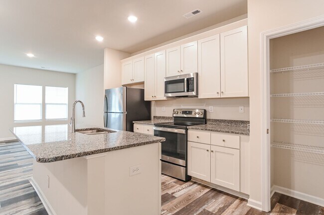 Building Photo - Brand New End-Unit Townhome | 3 BR/2.5BA | 1-Car Garage | Near Downtown Mooresville