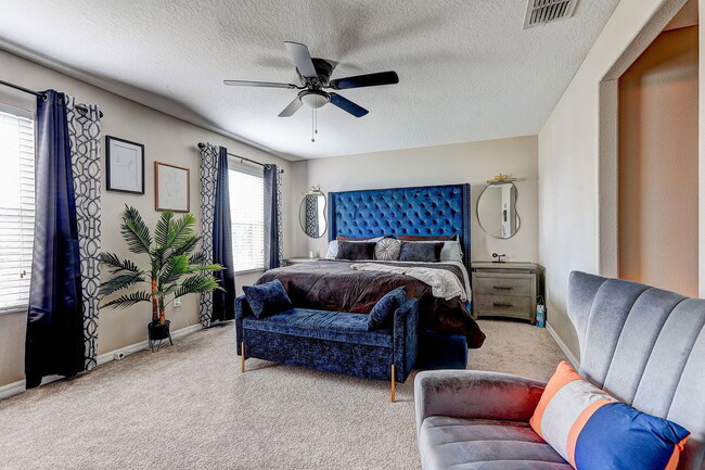 Building Photo - 12910 Utopia Gdns Wy