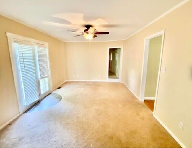 Building Photo - Great rental in South Huntsville with a FE...