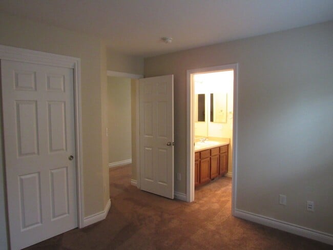 Building Photo - Rare Bradburn Single Family home including Carriage house