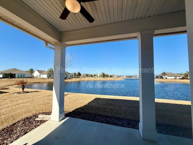 Building Photo - 10682 Aventura Dr