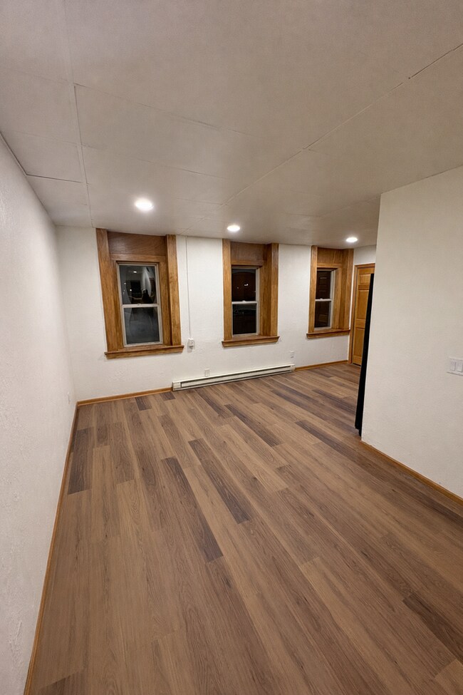 Building Photo - 107 Walnut St