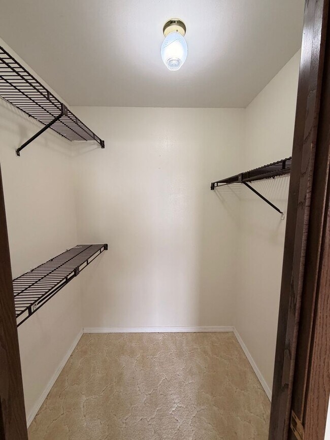 Building Photo - 2 Bed/ 2 Bath Condo