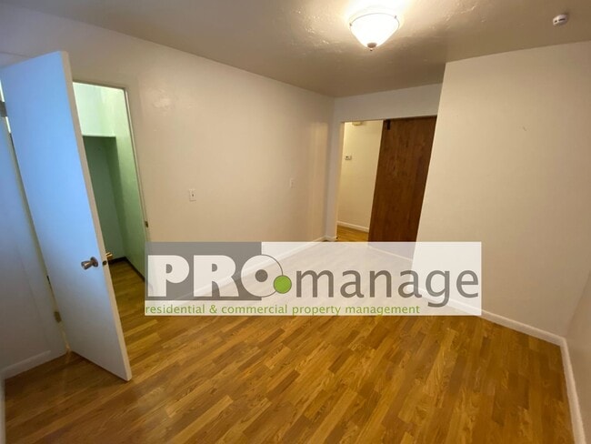 Building Photo - 3bd/2ba condo with gym and pool access