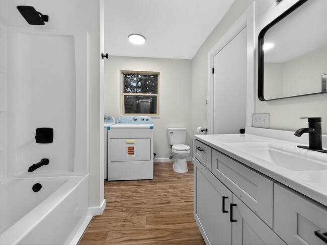 Building Photo - 5502 NE 10th St