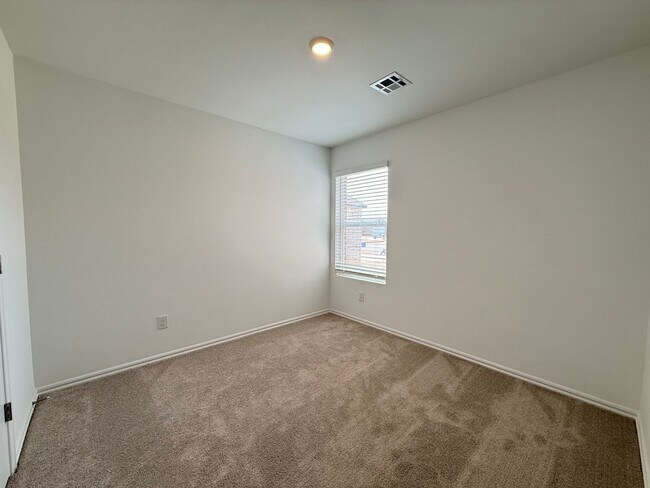 Building Photo - Brand New!! Cute 3 bed, 2 bath in Redstone Ranch