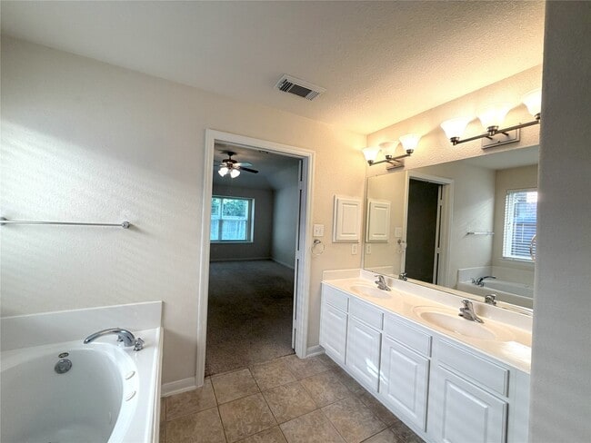 Building Photo - 21411 Venture Park Dr