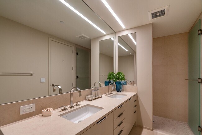 Building Photo - Luxurious 3BR Sky Residence at Park Lane