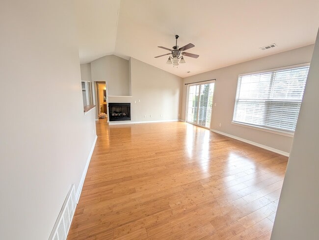 Building Photo - 43120 Pendleton Cir