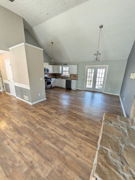 Building Photo - 5845 Shadewater Dr