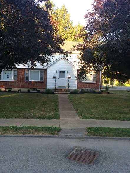 Primary Photo - 6 N Davis St