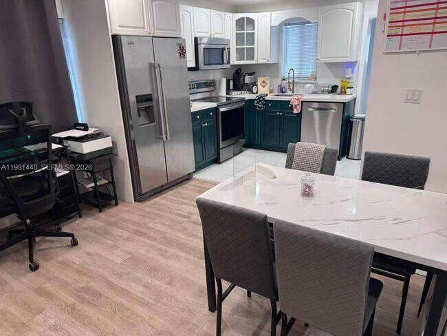 Building Photo - 2036 SW 57th Ct