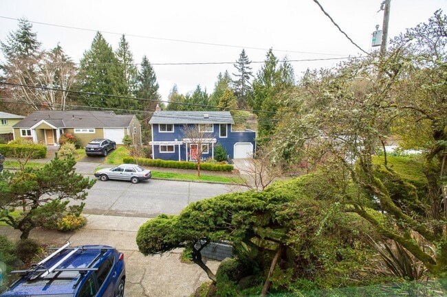 Building Photo - Magnolia 4 bedroom, 3 bathroom