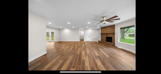 Building Photo - 4154 Trees Dr