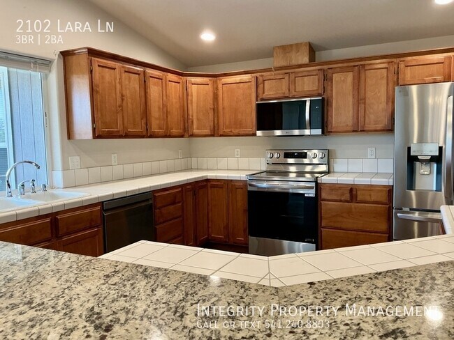 Building Photo - 2102 Lara Ln