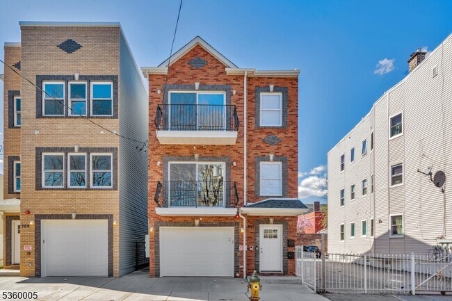 Building Photo - 267 S 10th St
