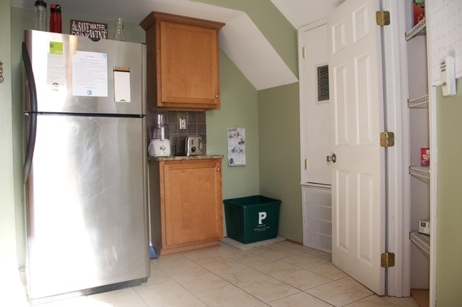 Building Photo - 125 Pleasant St