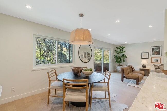 Building Photo - 6720 Hillpark Dr