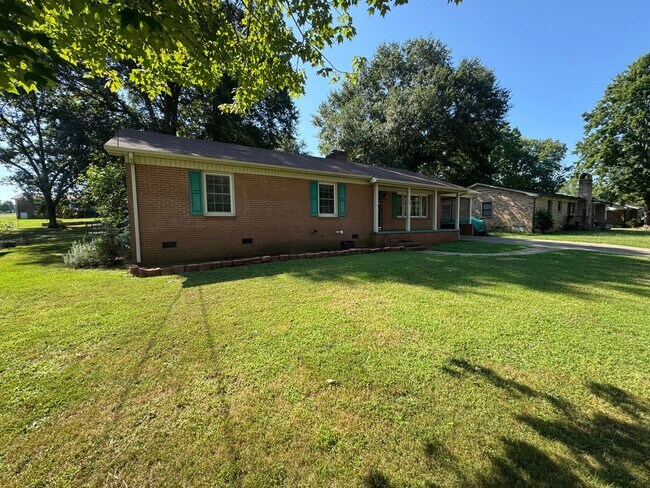 Building Photo - 104 Kenwood Dr
