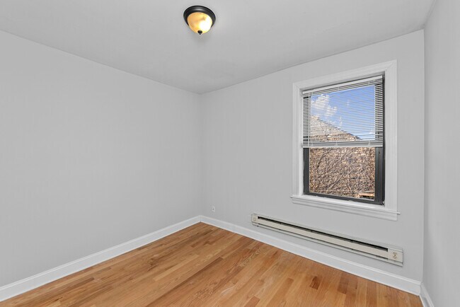 Building Photo - 3726 N Pine Grove Ave