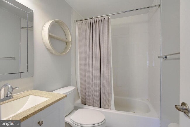 Building Photo - 1844 Sharwood Pl