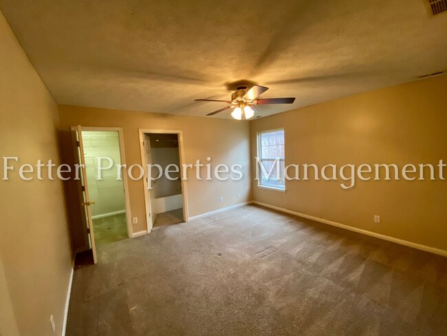 Building Photo - 3 Bedroom East Side Home!