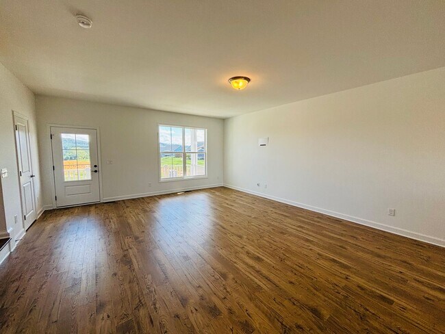Building Photo - 3 Bedroom 2.5 Bath Townhouse