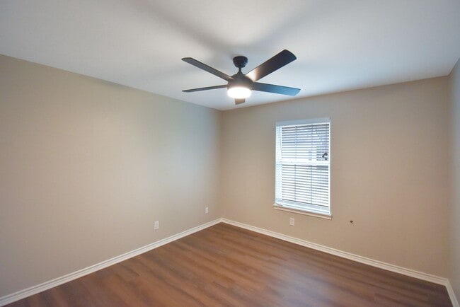 Building Photo - Tour Today! Stunning 3 Bedroom Remodel on 2 Acres!