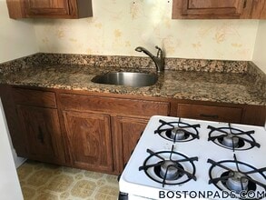 Building Photo - 349 Pleasant St