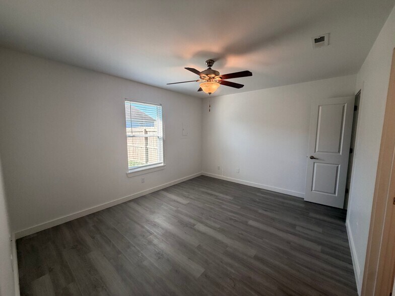 Building Photo - 4395 W Thrasher Dr