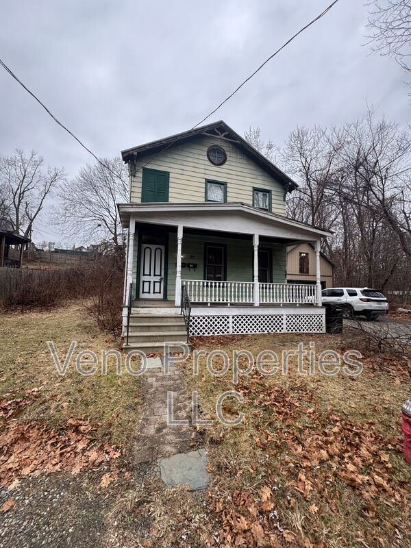 Primary Photo - 27 Lilac Ln