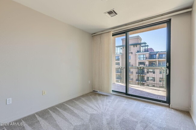 Building Photo - 17 W Vernon Ave