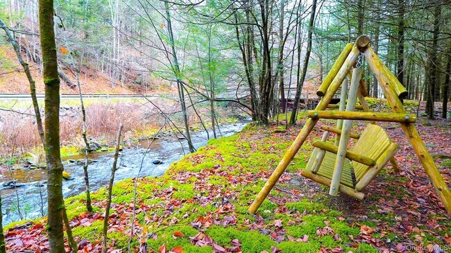 Building Photo - 102 Rider Hollow Rd