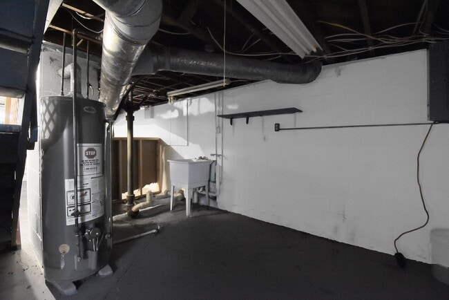 Building Photo - 3 Bedroom Home For Rent