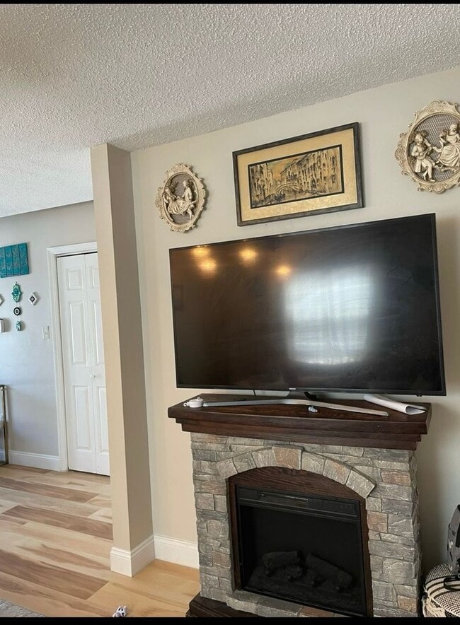 Building Photo - Knoxville 37912 - 4 Month Lease! 2 bedroom...