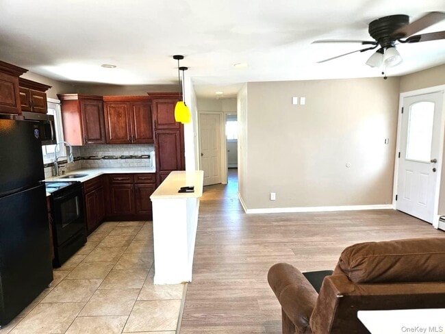 Building Photo - 56 Applegate Dr