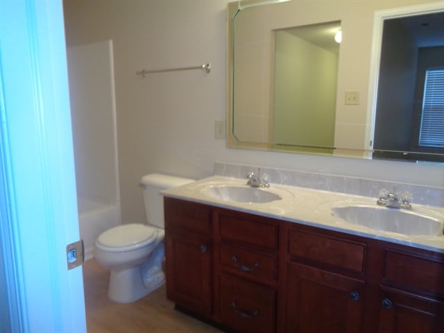 Building Photo - 2136 Olympia Dr