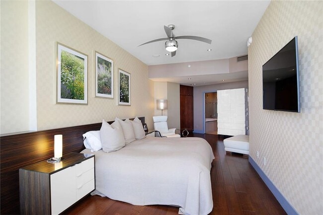 Building Photo - 175 1st St S