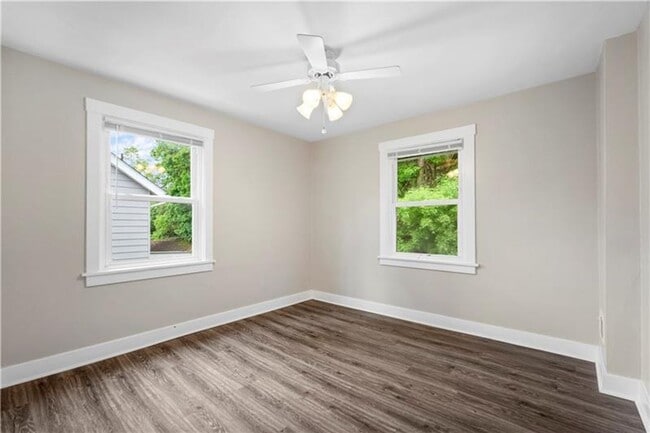 Building Photo - Tucked-Away 3bed 1 bath Treasure with City Perks Just Minutes Away