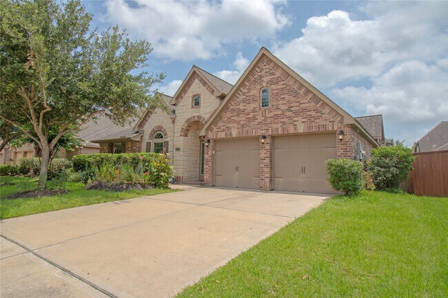 Building Photo - 2019 Sunset Springs Dr