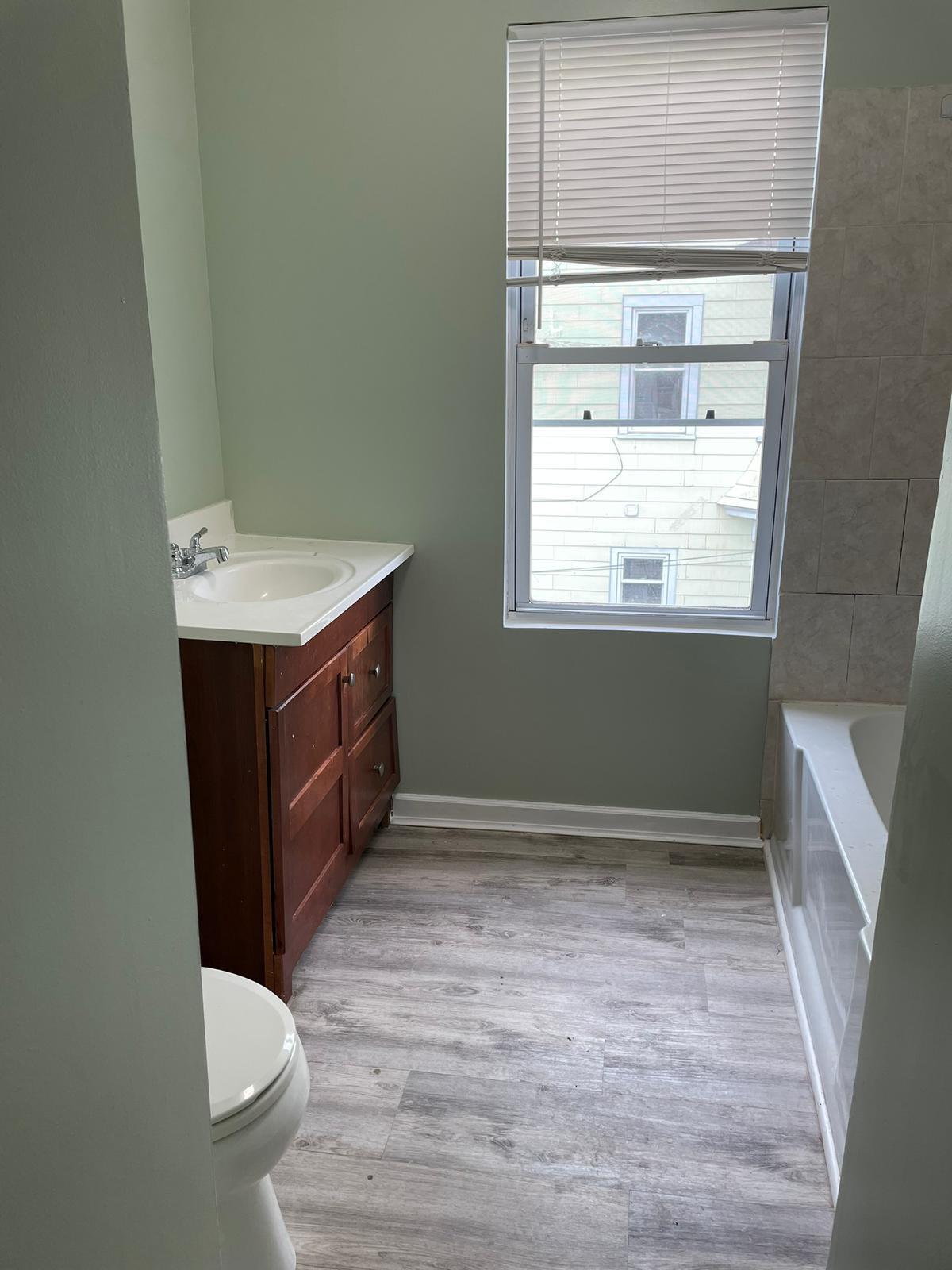 Building Photo - 137 Tecumseh St